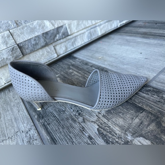VINCE Mesh perforated Pointy gray leather kittens mid  heels. Size 7 - Picture 13 of 14